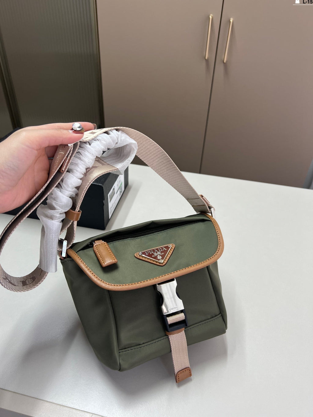 Prada Vintage Messenger Bag Crossbody - Green
