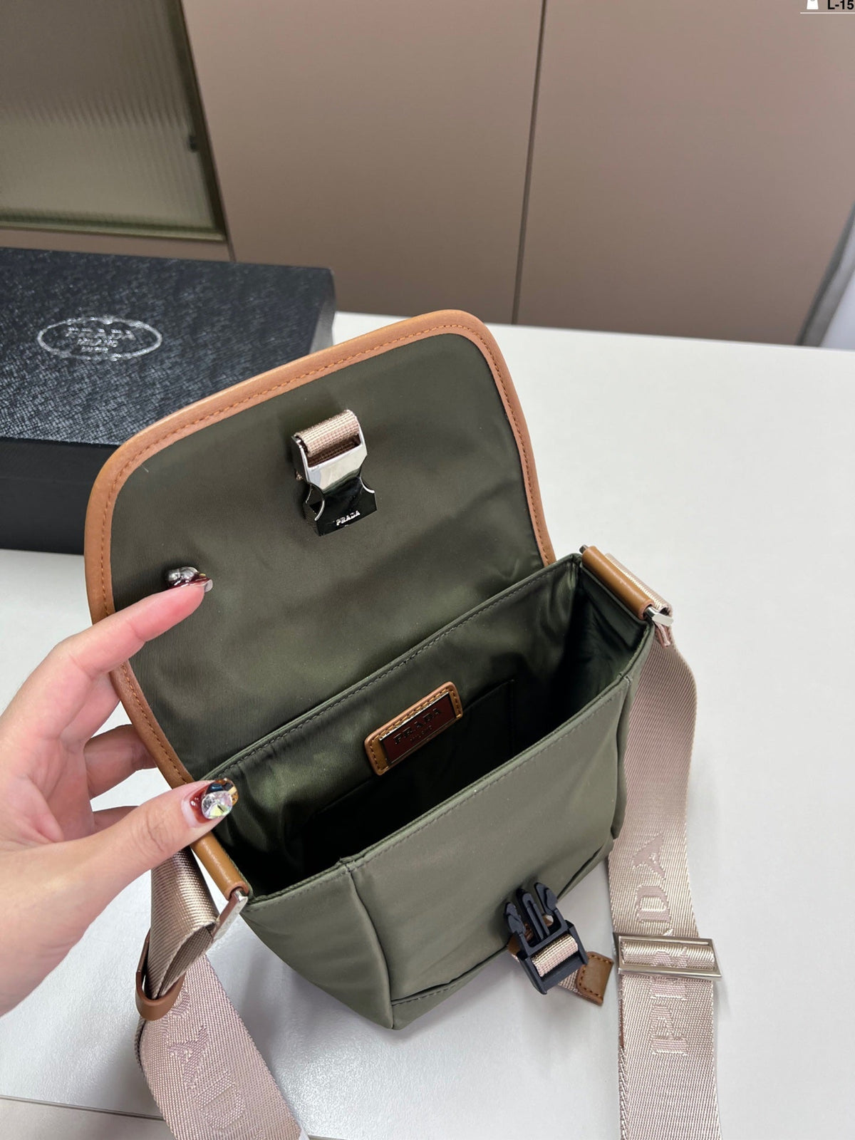 Prada Vintage Messenger Bag Crossbody - Green