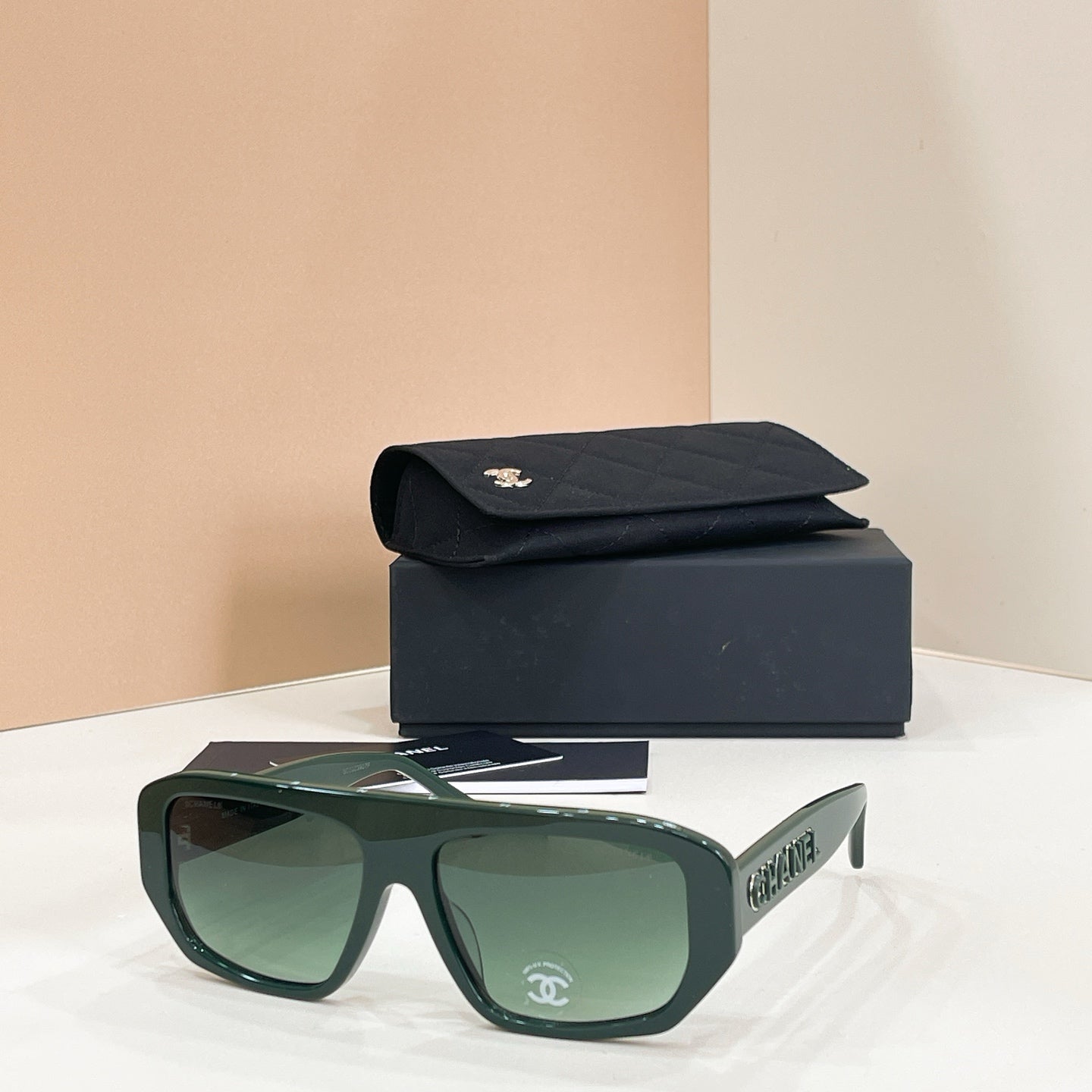 CHANEL Sunglasses 5556
